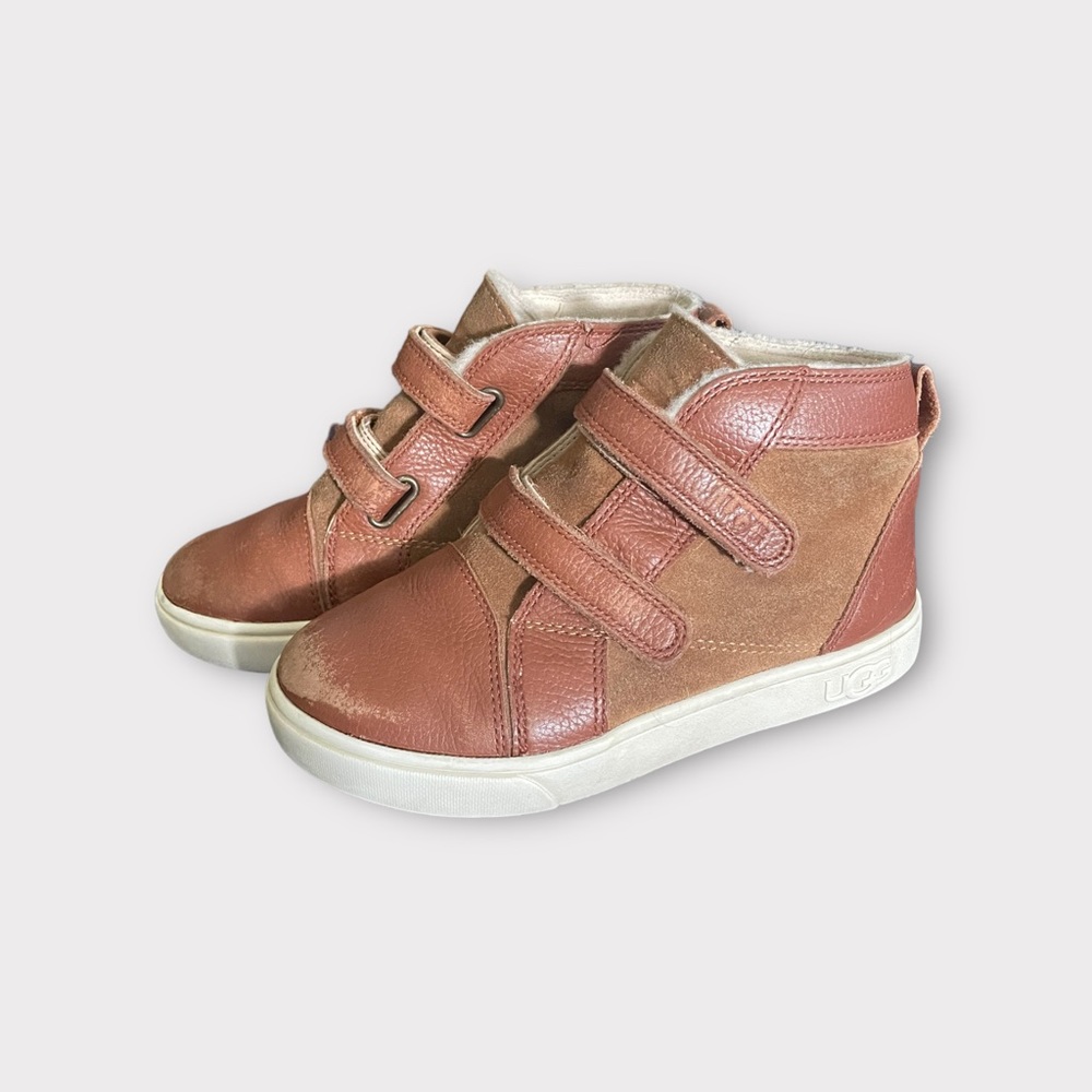 UGG kids boot